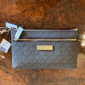 NWT Micheal Kors wristlet